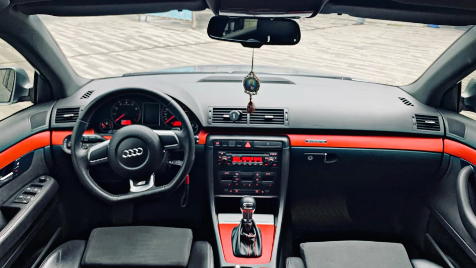 Audi A4 Avant 2.0TFSI Quattro Kabina 3