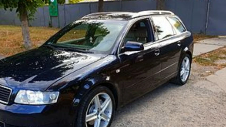 Audi A4 Avant 2.5 TDI QUATTRO (AKE) 2