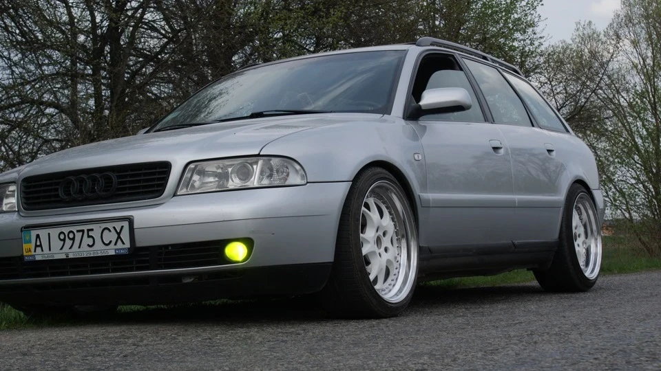 Audi A4 Avant Barn with snails Low 5