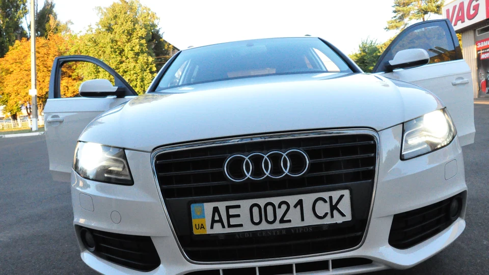 Audi A4 Avant Білка