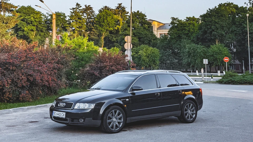Audi A4 Avant BLACK PEARL 2