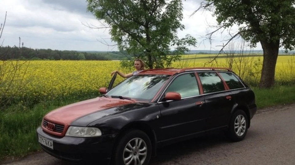 Audi A4 Avant чорний рудик