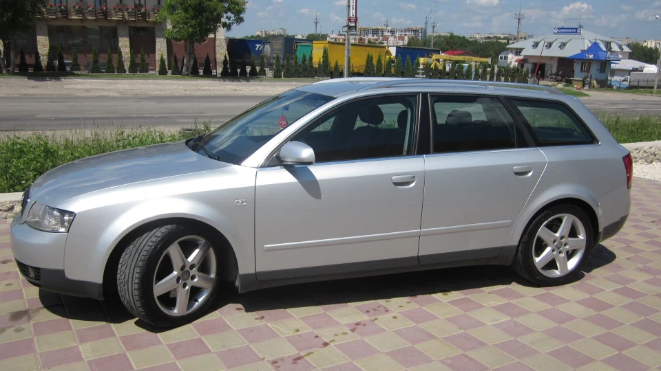 Audi A4 Avant quattro 2