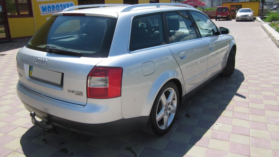 Audi A4 Avant quattro 3