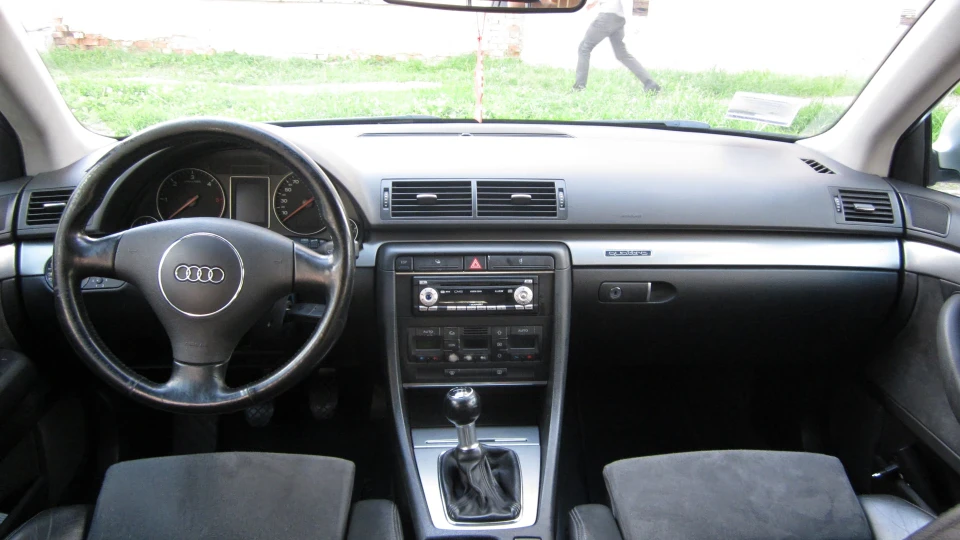 Audi A4 Avant quattro 4