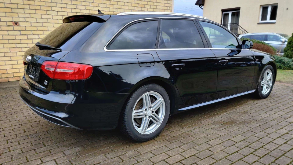 Audi A4 Avant S-Line Ultra 3