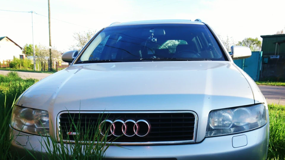 Audi A4 Avant Сіра VAG line 2