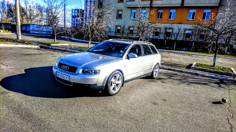 Audi A4 Avant Сіра VAG line 4