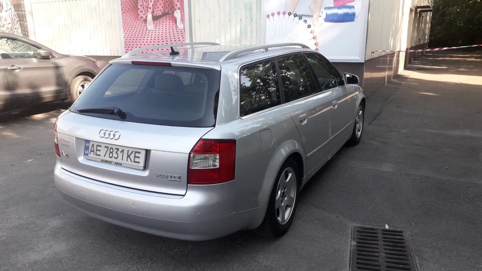 Audi A4 Avant Срібляста S-ka 2