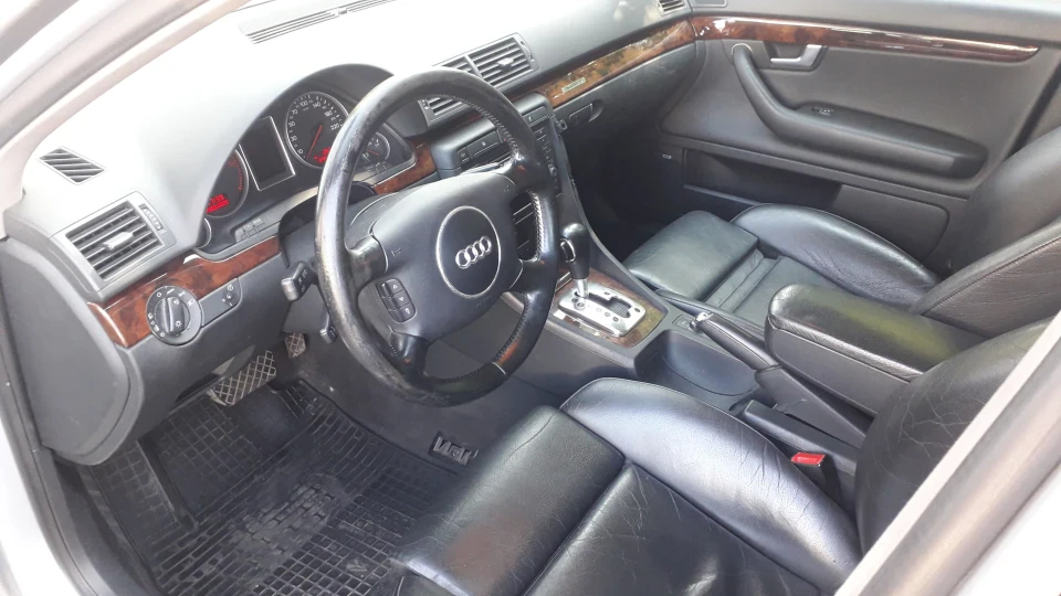Audi A4 Avant Срібляста S-ka 3