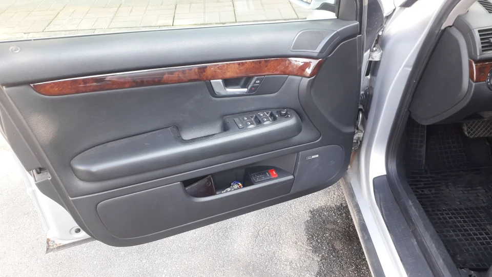 Audi A4 Avant Срібляста S-ka 4