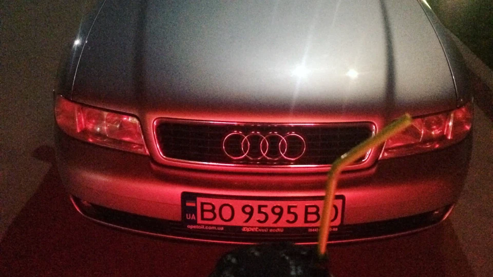 Audi A4 ) 2