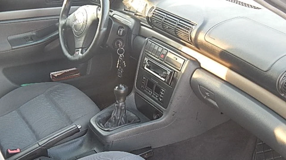 Audi A4 1.6 AHL 2