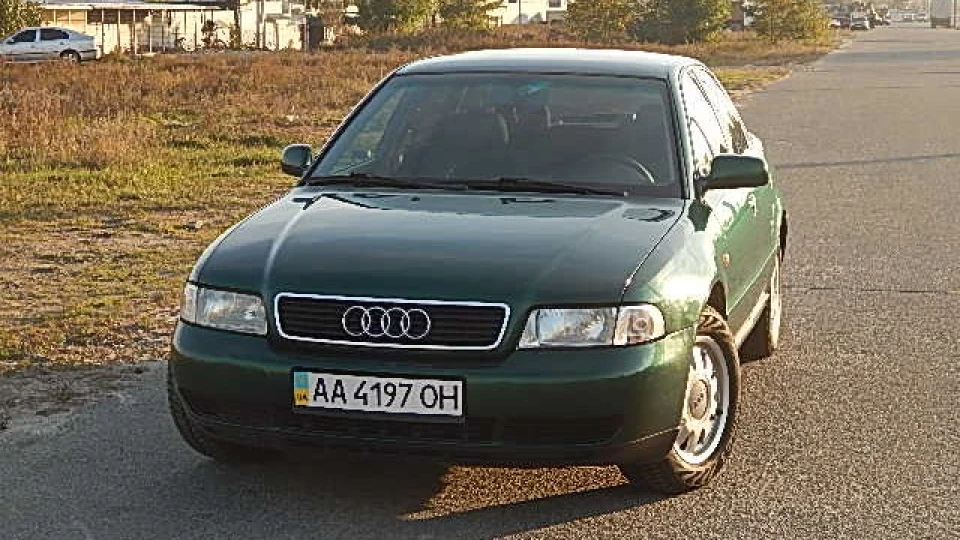 Audi A4 1.6 AHL 4