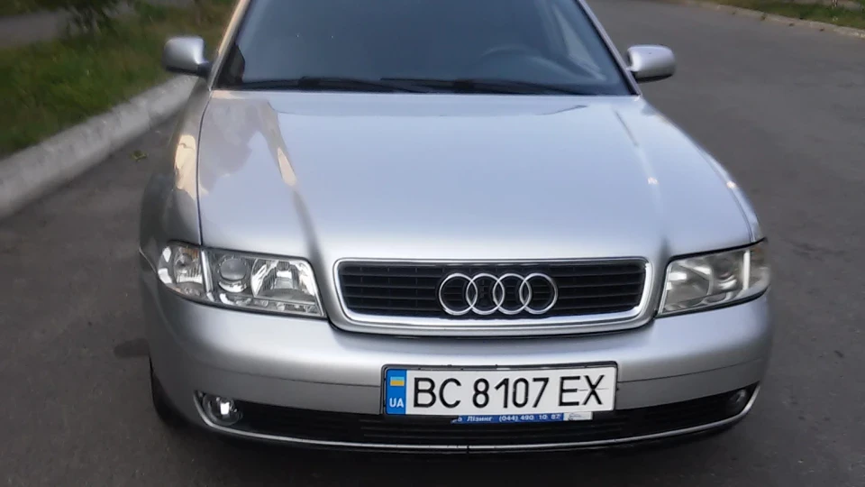 Audi A4 1.6 arm 2