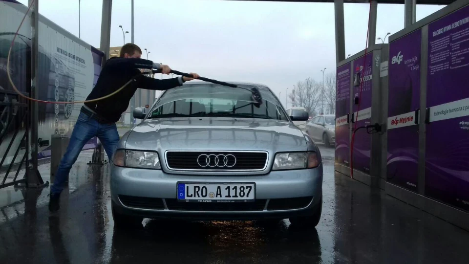 Audi A4 1.6 бендзин автомат 4