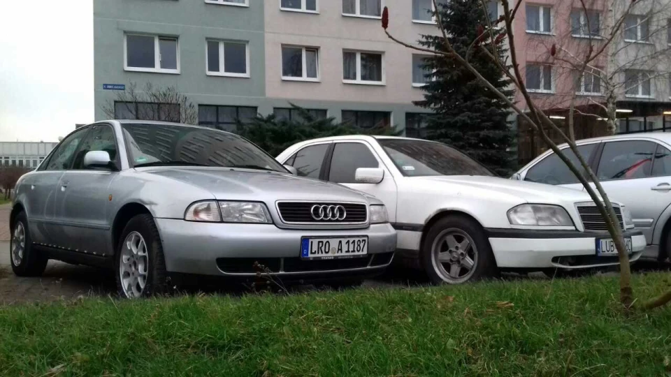 Audi A4 1.6 бендзин автомат 5
