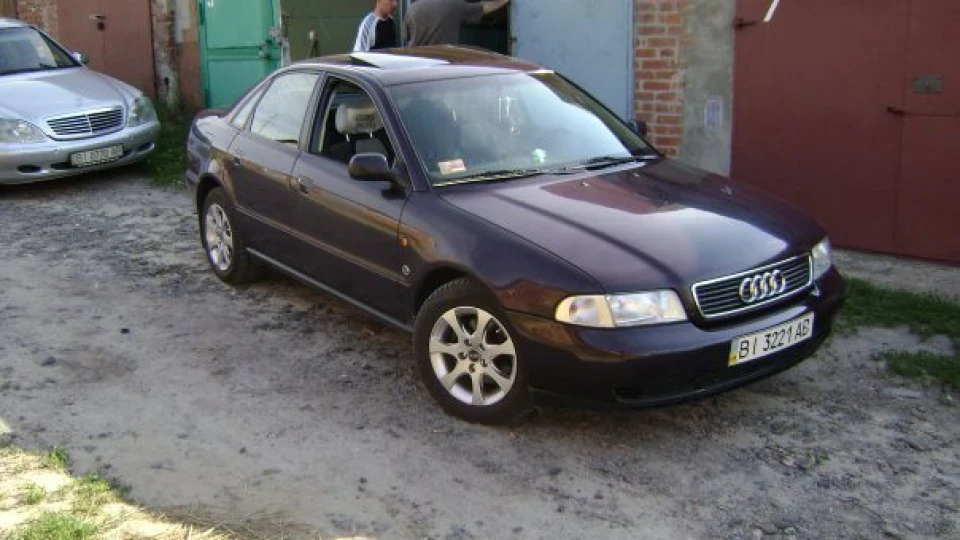 Audi A4 1.6i 3