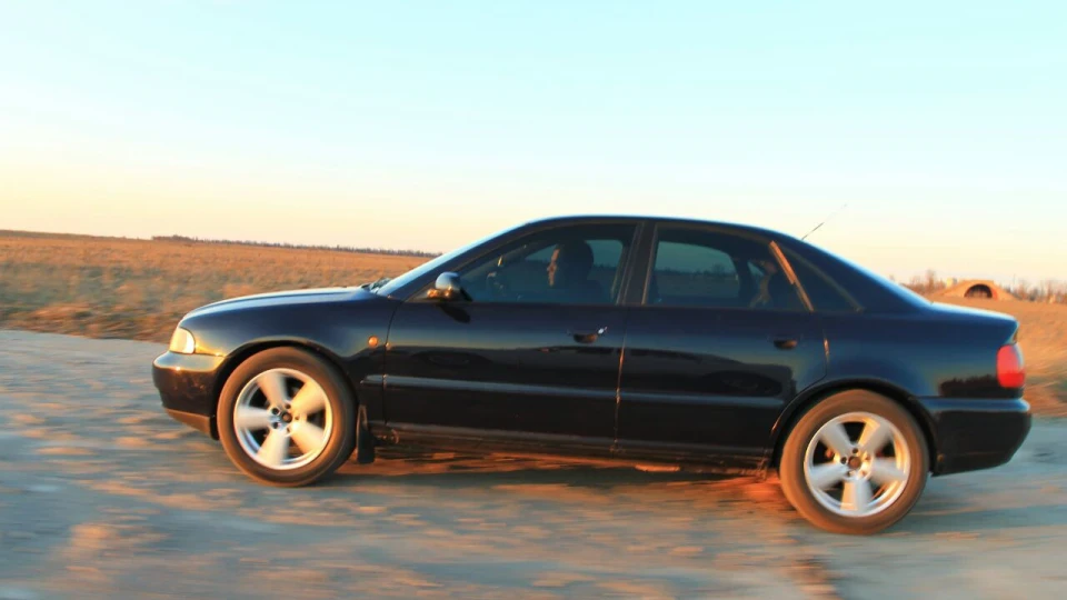 Audi A4 1.8 АDR 4