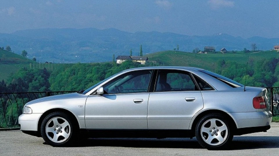 Audi A4 1.8 AVV !!!!! 2