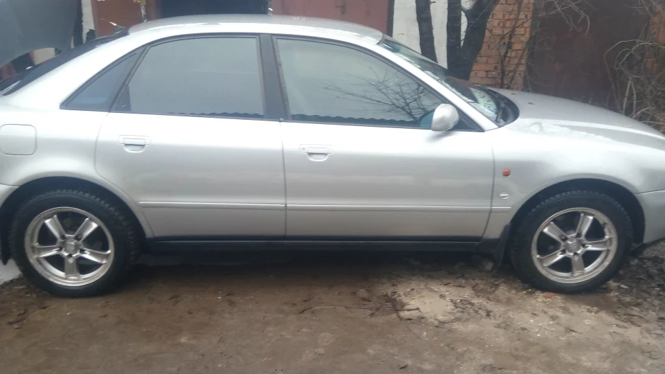 Audi A4 1,8 звичайний АТМО