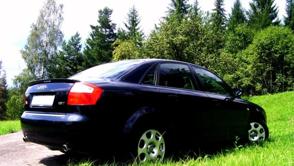 Audi A4 1.8 Т чорний