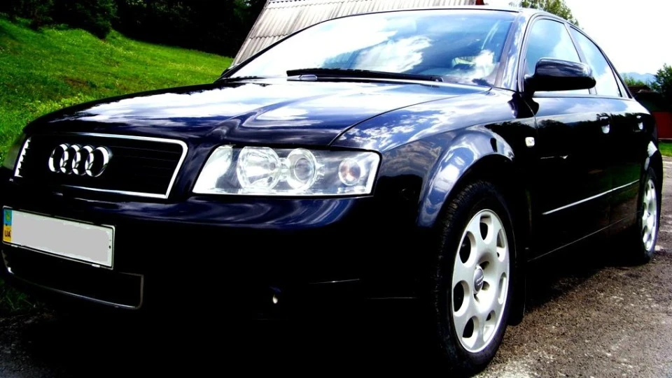 Audi A4 1.8 Т чорний 2
