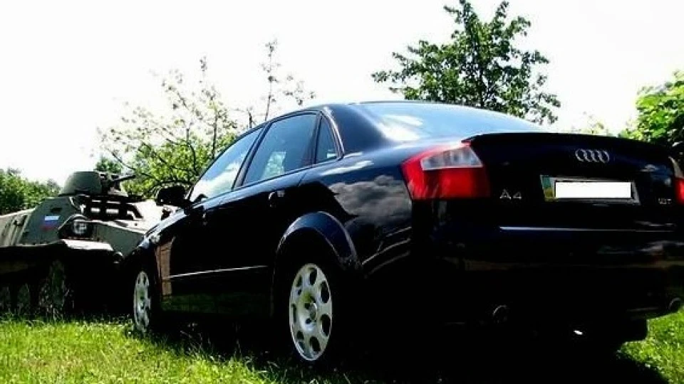 Audi A4 1.8 Т чорний 5