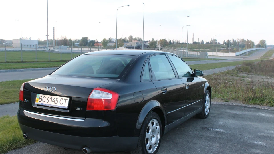 Audi A4 1.8 TuRbo 4
