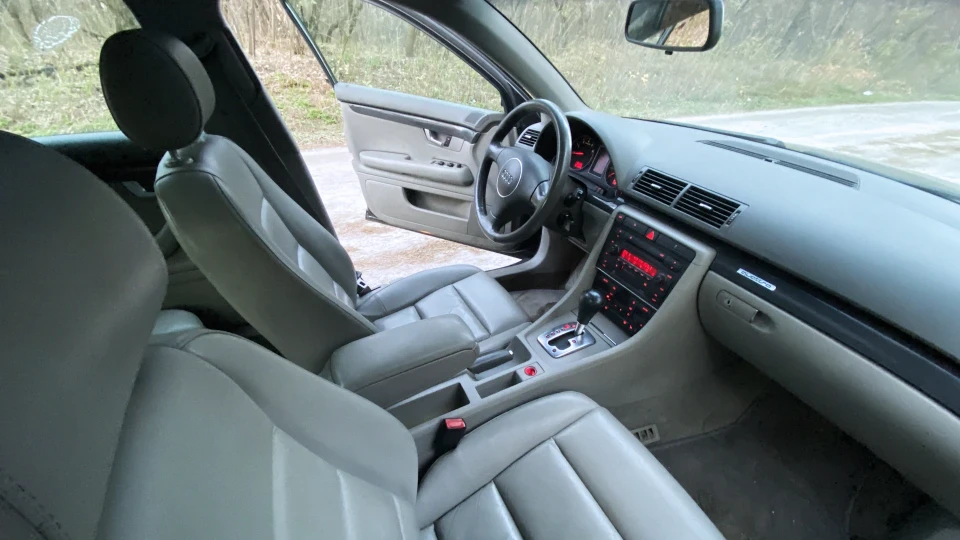 Audi A4 1.8T quattro AT \ USA 3