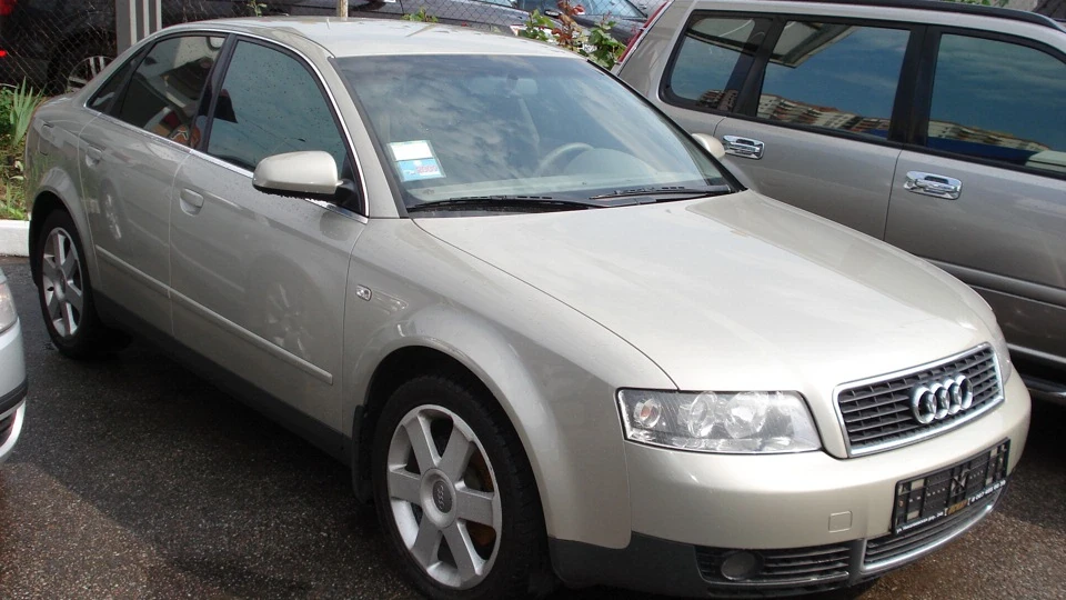 Audi A4 2.0 multitronic 2