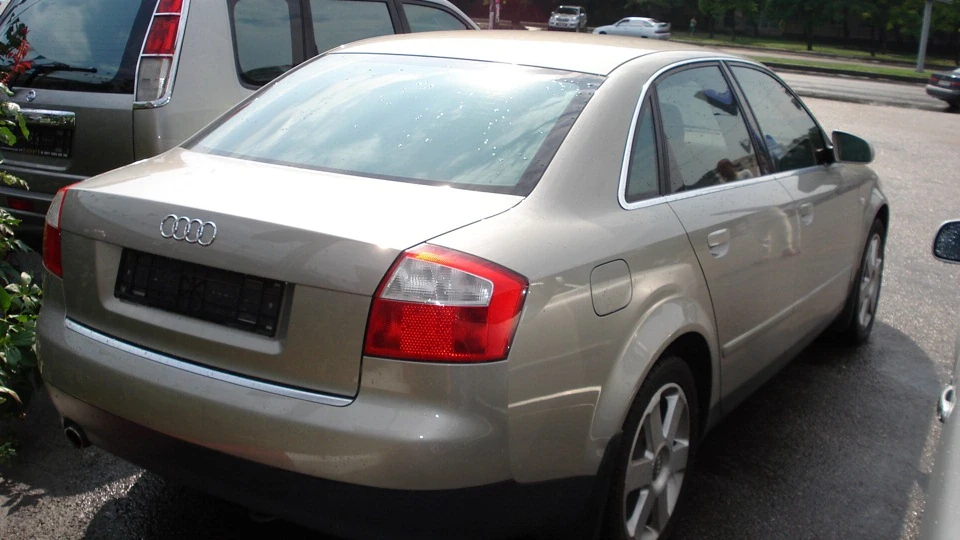 Audi A4 2.0 multitronic 3