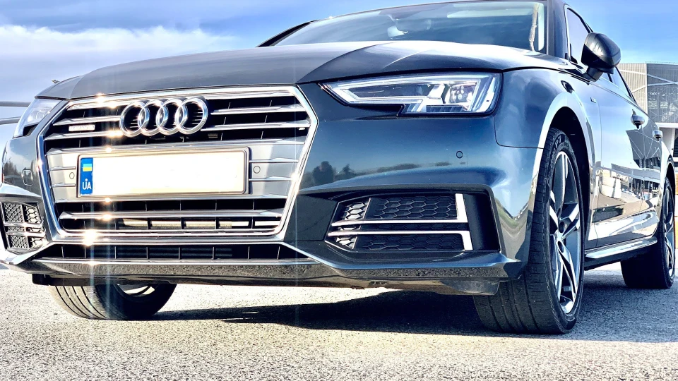 Audi A4 2.0 quattro 252 л.с.USA.