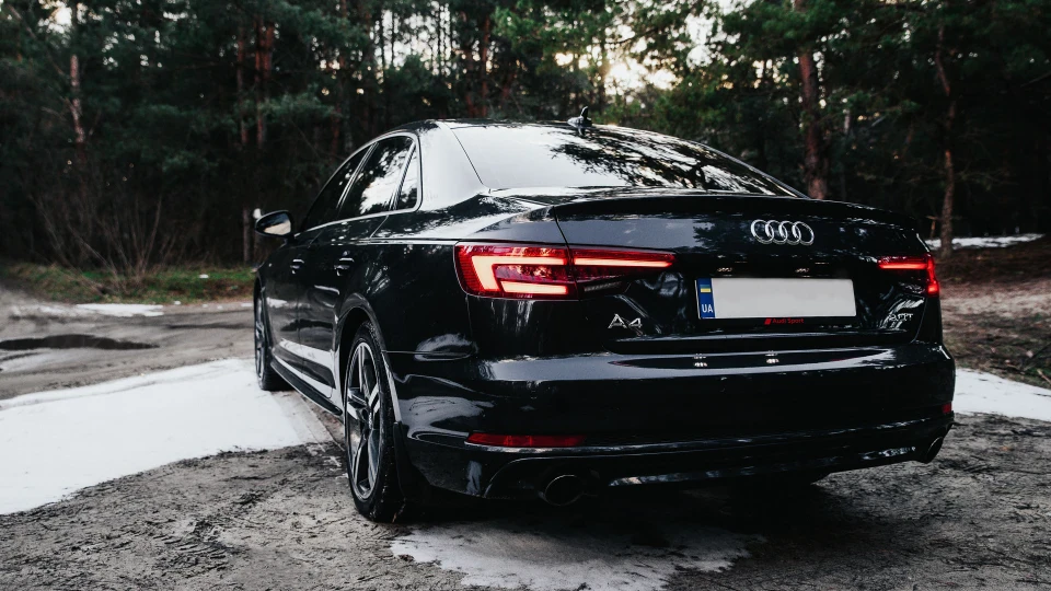 Audi A4 2.0 quattro 2