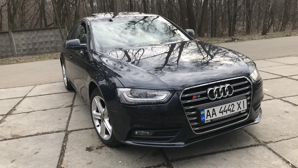 Audi A4 2,0 TFSI Quattro USA 2