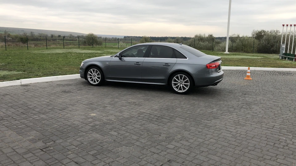Audi A4 2.0 TFSI Quattro 4