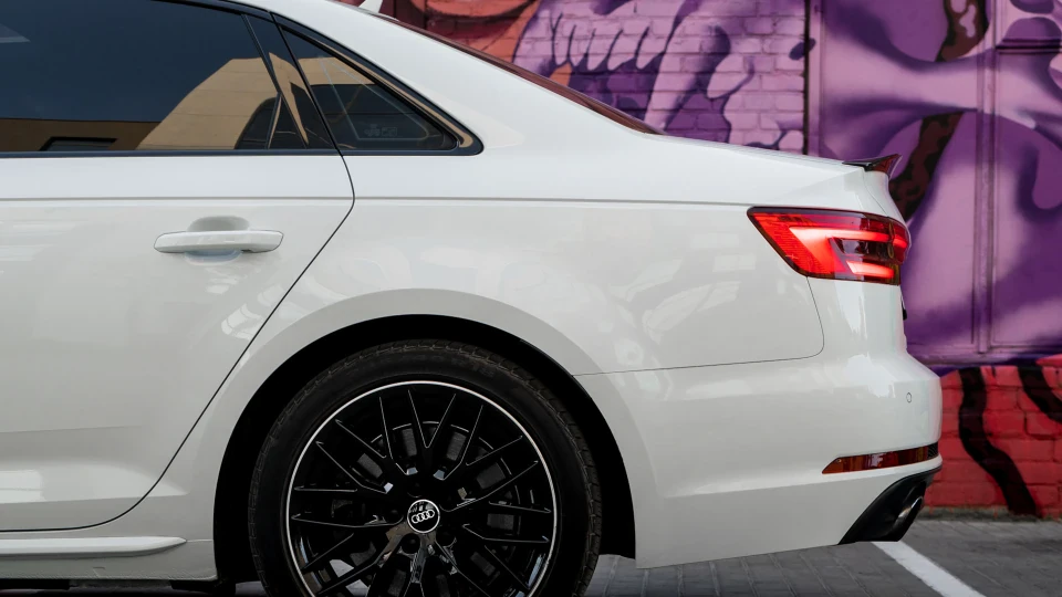 Audi A4 2.0 TFSI quattro 2