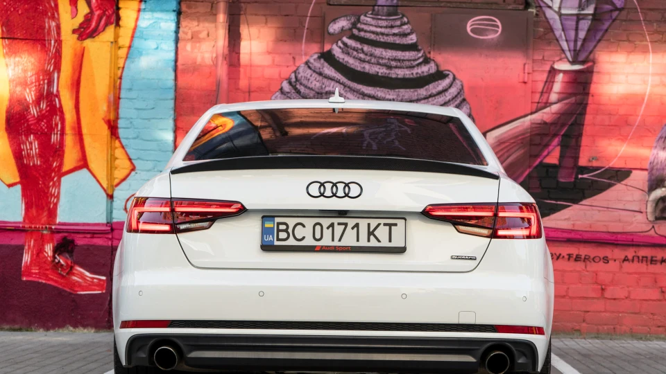 Audi A4 2.0 TFSI quattro 4