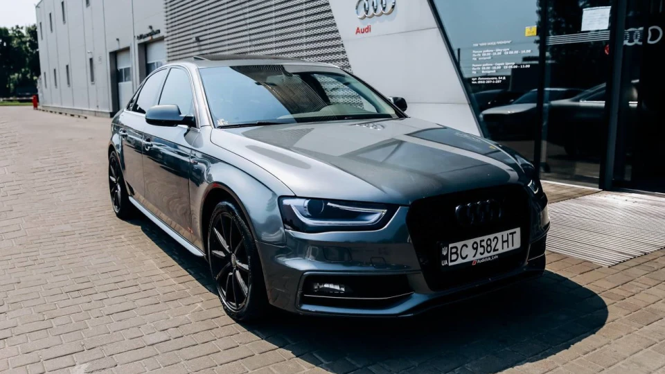 Audi A4 2.0 tfsi 5