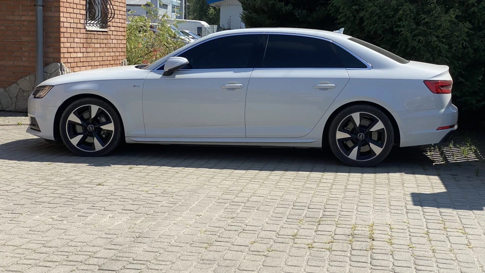 Audi A4 2017 2.0 Quattro (USA)