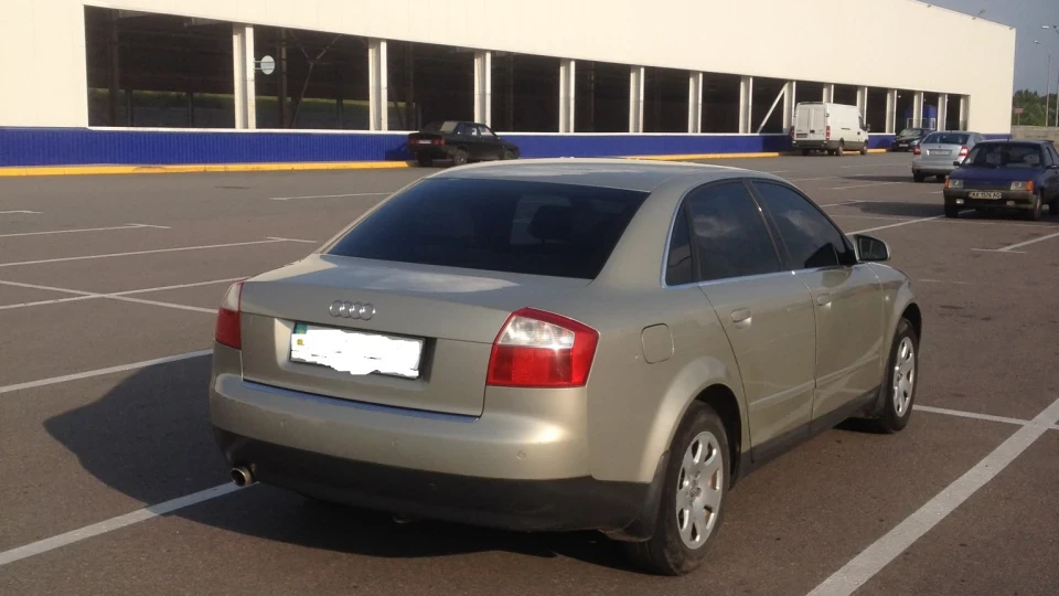 Audi A4 2.0ALT 5