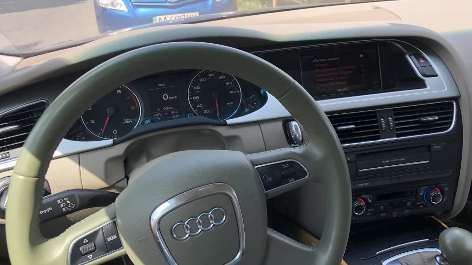 Audi A4 2.0T quattro 3
