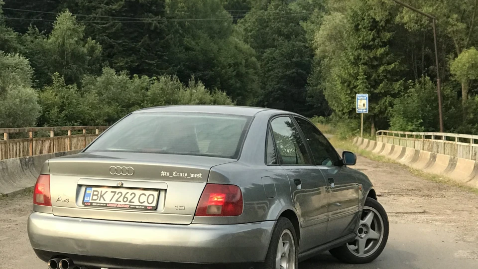 Audi A4 20V 1.8 Бензин 2