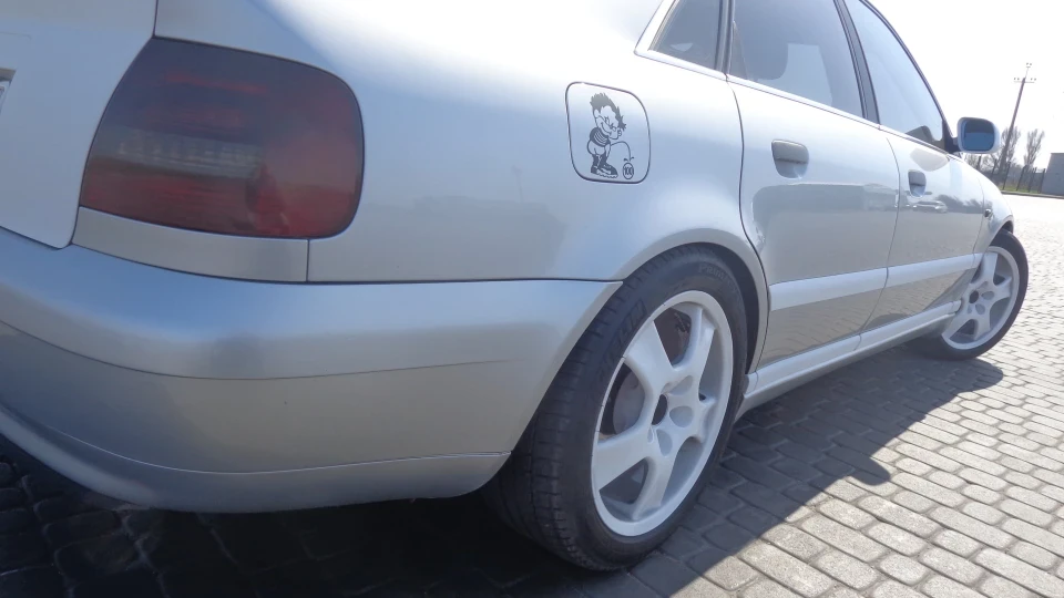 Audi A4 2.8 quattro 5