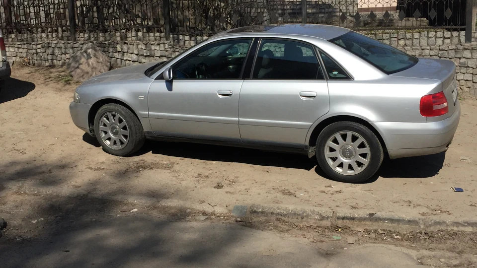 Audi A4 Авоська) 3