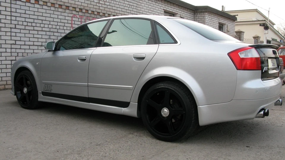 Audi A4 АВТ'івська 3