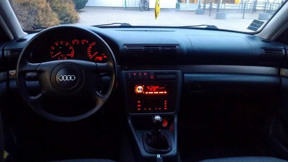 Audi A4 Бірюзова 3