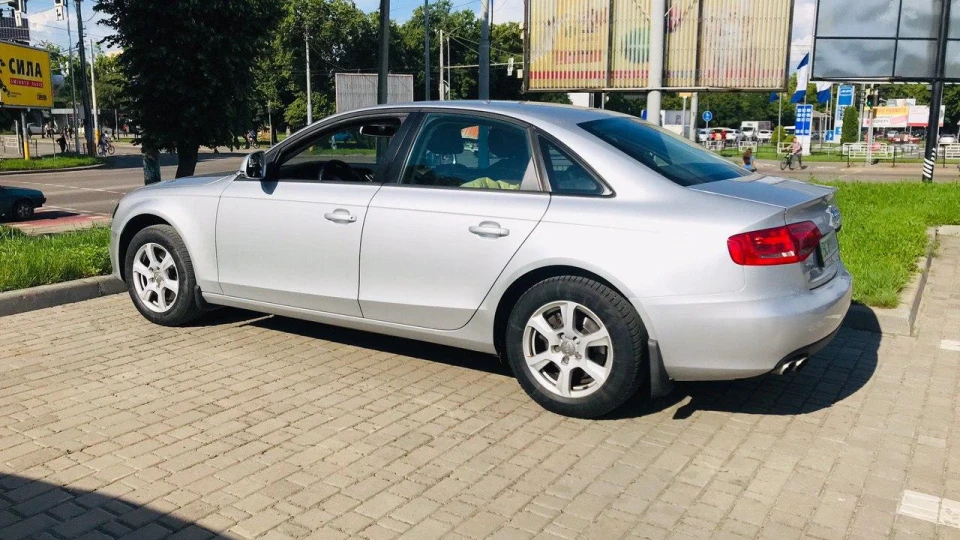 Audi A4 (CarD)