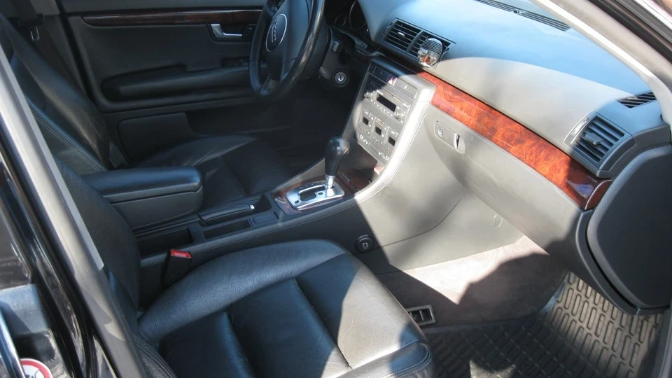 Audi A4 Чорна 2.0 варіатор. 2