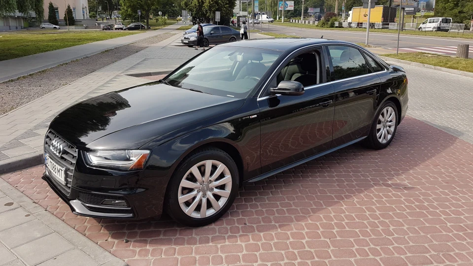 Audi A4 Чорна як ніч )